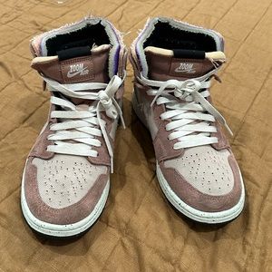 Nike dunks size 8.5 men’s. Worn maybe 3 times $40 plus shipping.